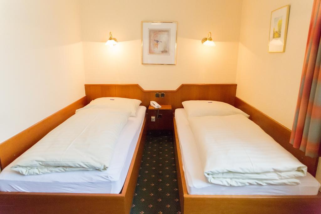 Hotel Cosima Vaterstetten Phòng bức ảnh