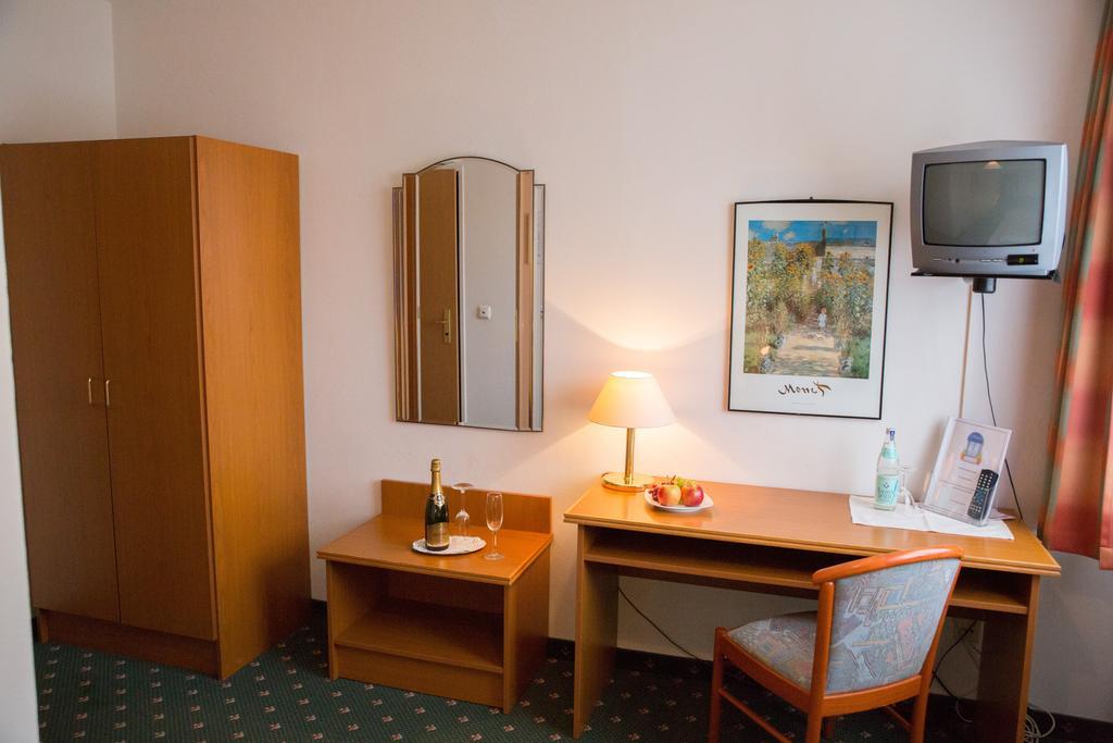 Hotel Cosima Vaterstetten Phòng bức ảnh