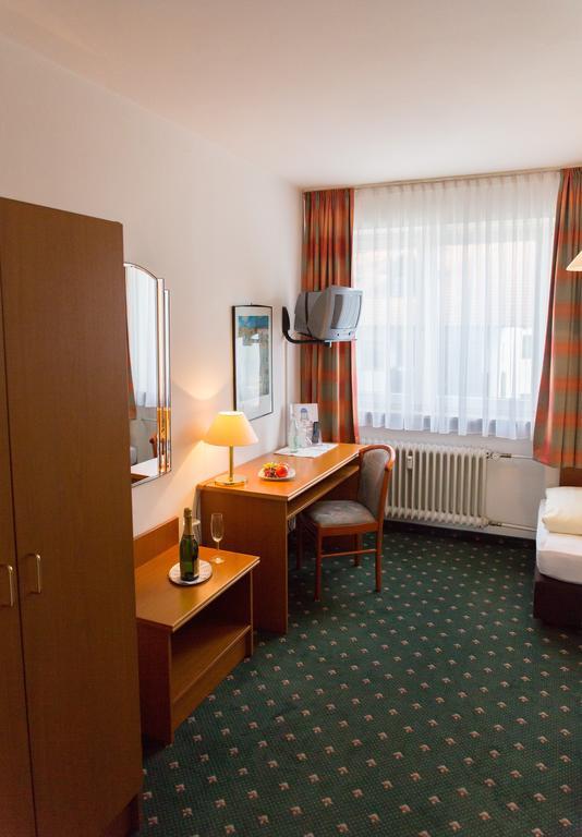Hotel Cosima Vaterstetten Phòng bức ảnh