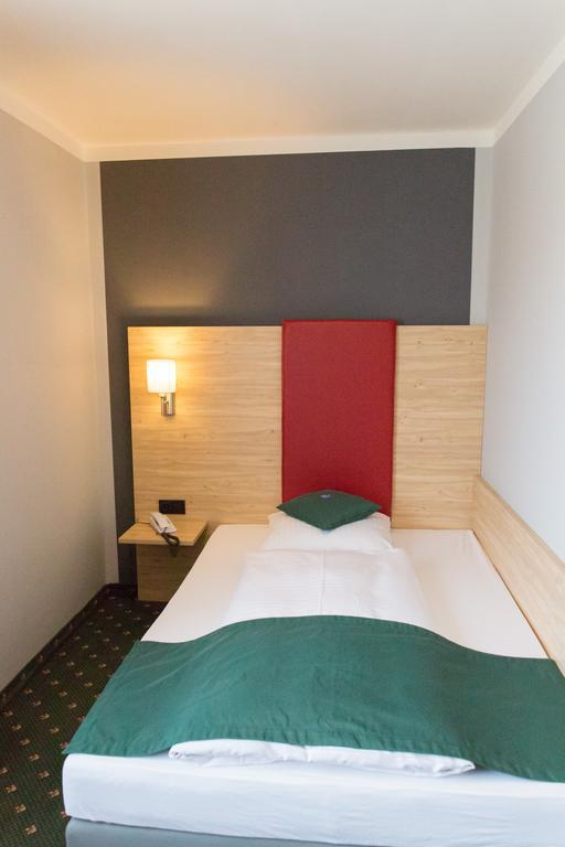 Hotel Cosima Vaterstetten Phòng bức ảnh